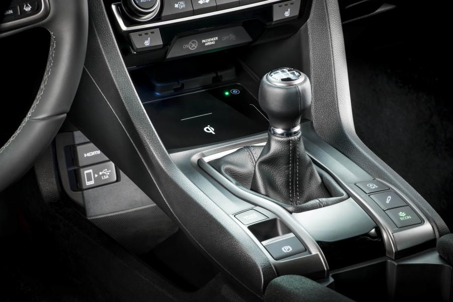 Детали интерьера Honda Civic Sport Hatchback 2017 года  (WW) (фото 35 из 37)